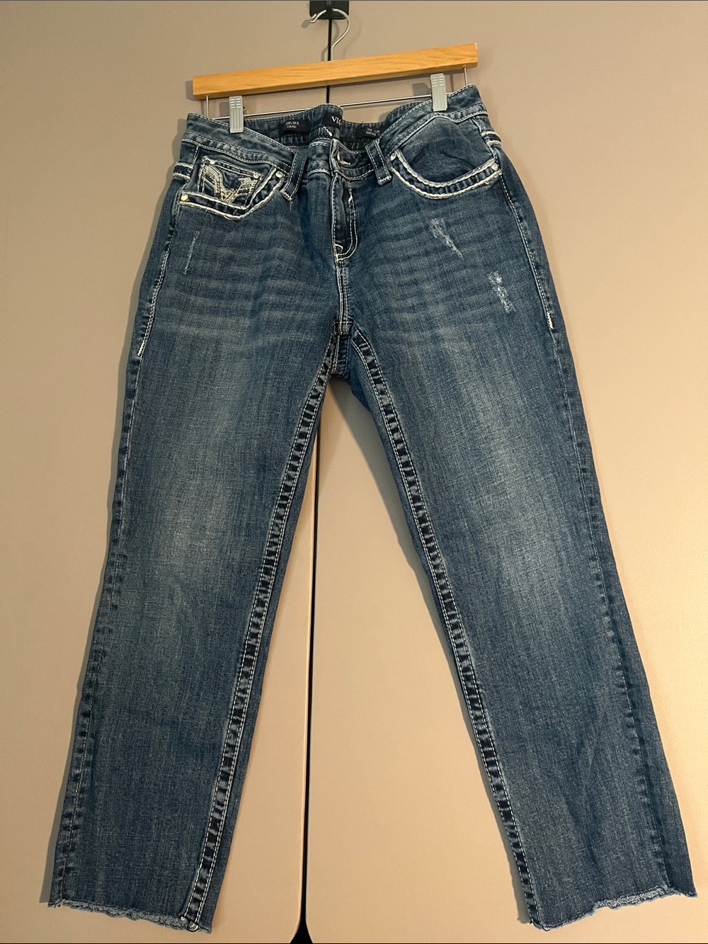 Vigoss Mid-Blue Straight-Leg Jeans with Subtle Distress